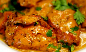 طرز تهیه مرغ با سس بادام هندی؛ طعم خاص و جدید