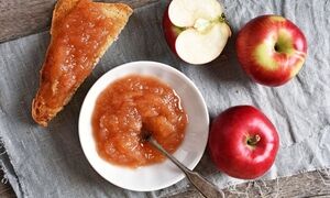 طرز تهیه مربای سیب خانگی + نکات کلیدی برای مربایی شفاف و خوشمزه