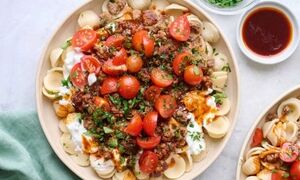 پخت ماکارونی به سبک ترکی با سس ماست