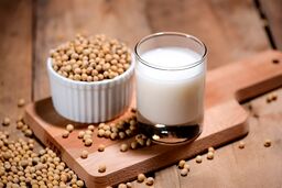 شیر سویا چگونه درست می‌شود ؟؛ روش تهیه شیر سویا در منزل