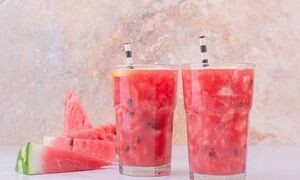 بهترین نوشیدنی طبیعی روزهای داغ؛ کم‌کالری و مناسب برای کاهش وزن