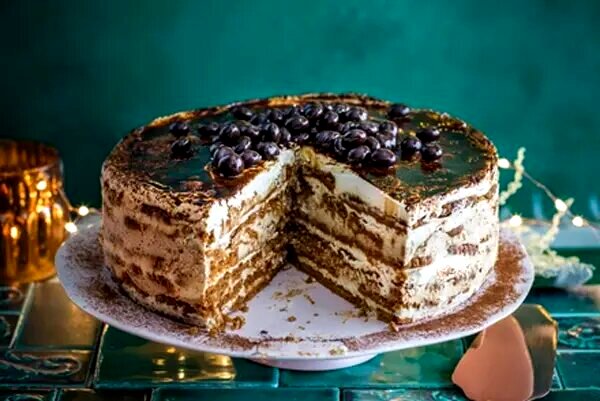 طرز تهیه کیک یخچالی موز و گردو در چند دقیقه