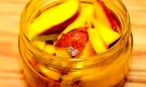 طرز تهیه ترشی به + روش نگهداری و جلوگیری از کپک زدن آن