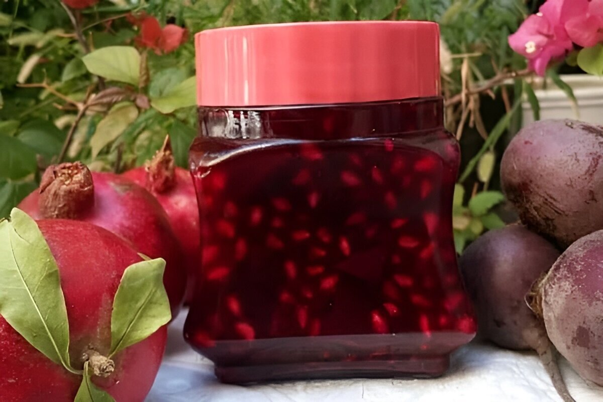 ترشی انار چطور درست می‌شود؟؛ چه ادویه هایی برای ترشی انار مناسب است؟
