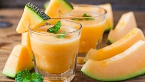 طرز تهیه اسموتی طالبی؛ خنک، طبیعی و خوش عطر
