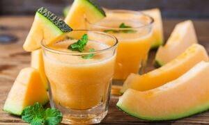 طرز تهیه اسموتی طالبی؛ خنک، طبیعی و خوش عطر