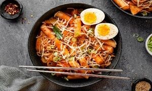 دوکبوکی، غذای خیابانی محبوب کره ای‌ها؛ تند، پنیری و خوشمزه + روش تهیه