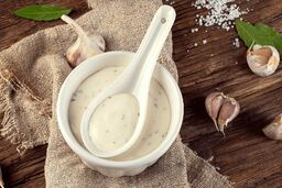 سس سیر خانگی ؛ طعمی غلیظ ، معطر و همه کاره برای ارتقای هر غذا + روش تهیه