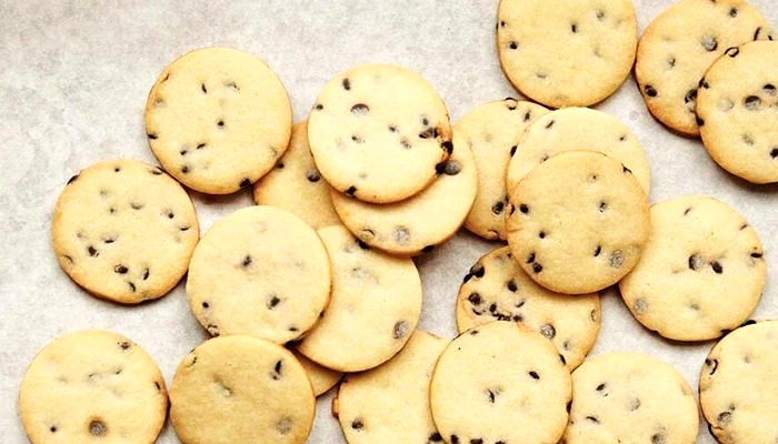 شیرینی کشمشی خانگی؛طرز تهیه شیرینی کشمشی نرم و خوشمزه