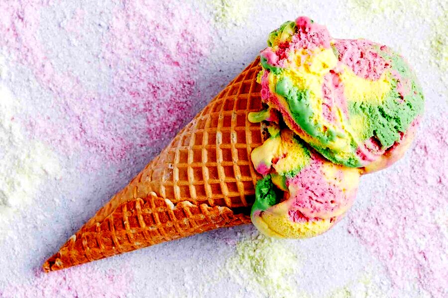 بستنی قیفی خانگی با میوه و شکلات + روش تهیه
