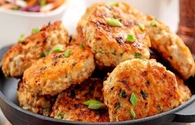 طرز تهیه کوکو سیب زمینی با مرغ؛ شام خوشمزه و آسان!