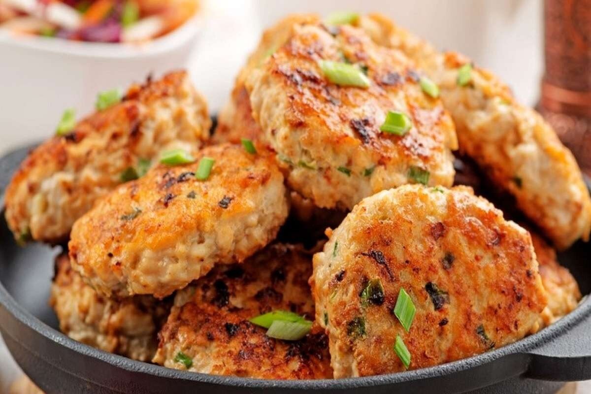 طرز تهیه کوکو سیب زمینی با مرغ؛ شام خوشمزه و آسان!