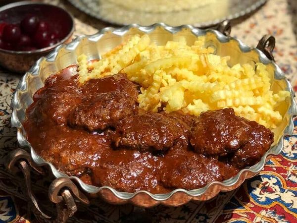 طرز تهیه آغوز کوکو؛ کوکوی گیلانی با گردو و رب انار
