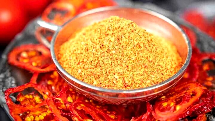 چگونه پودر گوجه‌فرنگی خانگی درست کنیم؟ + موارد مصرف