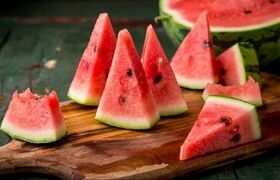 هندوانه را چه زمانی نباید خورد؟؛ زمان مناسب خوردن هندوانه