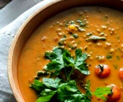 طرز تهیه آش آلوی خوشمزه؛ غذای مقوی بدون گوشت