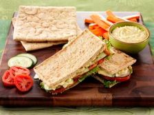 طرز تهیه ساندویچ حمص و سبزیجات
