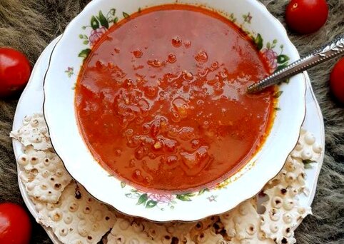 روش تهیه خوشمزه‌ترین اشکنه گوجه فرنگی