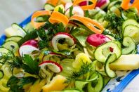 طرز تهیه سالاد کاهو با هویج و تربچه