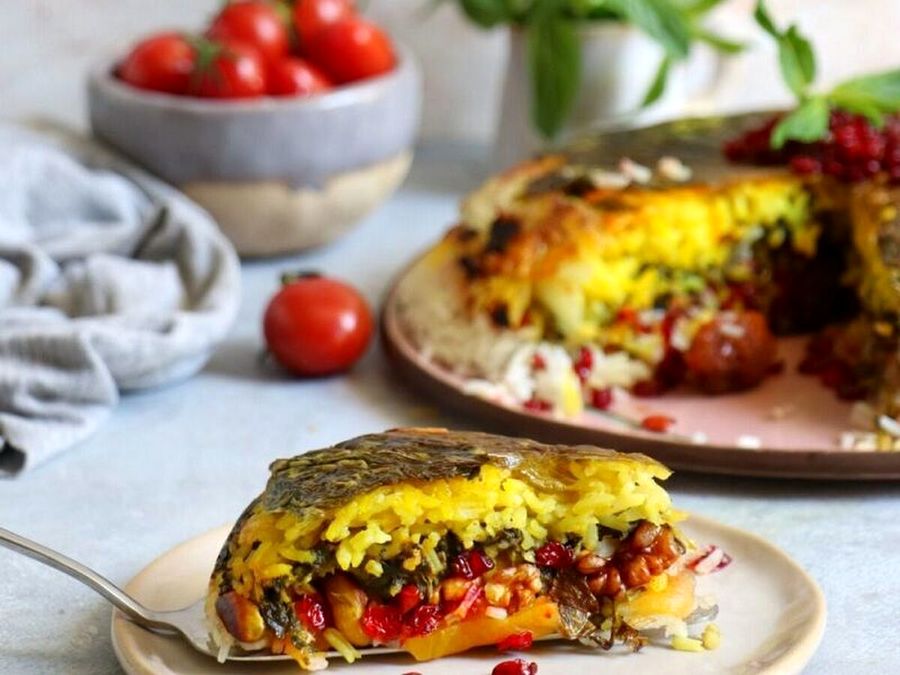 طرز تهیه تهچین آلو اسفناج؛ پلوی مخلوط خوشمزه و لذیذ