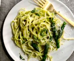 طرز تهیه پاستا با سس ریحان با دستور پخت خانگی