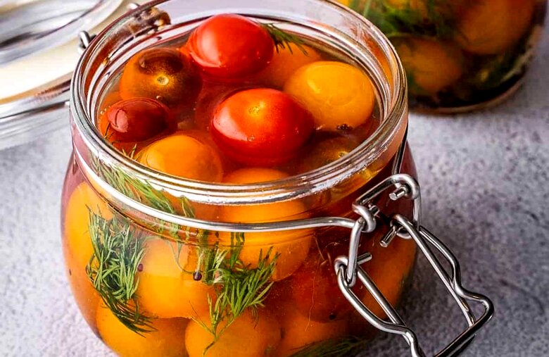 طرز تهیه ترشی گوجه گیلاسی؛ یک چاشنی فوق‌العاده خوشمزه