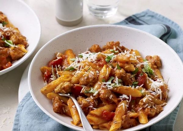طرز تهیه پاستا سوسیس؛ خوشمزه و متفاوت