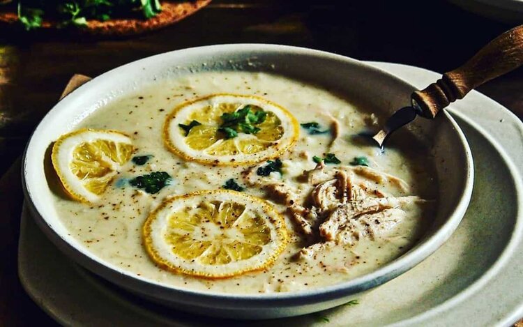 طرز تهیه سوپ لیمو وخامه به سبک رستوران‌‌های یونانی
