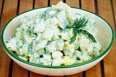 طرز تهیه سالاد پیازچه با سس آلمانی