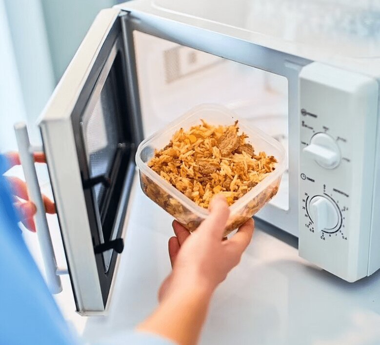 این غذاها را دوباره در مایکروویو گرم نکنید