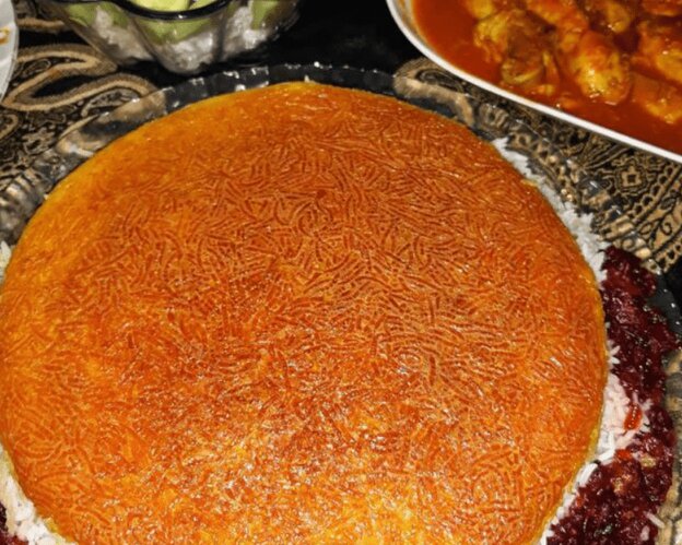 طرز تهیه ته دیگ تخم مرغی با ماست و زعفران