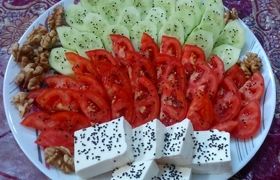 خوردن پنیر با این ۲ ماده غذایی ممنوع!