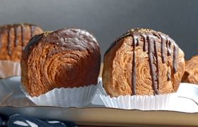 طرز تهیه رول شکللاتی نیویورکی با خمیر هزارلا