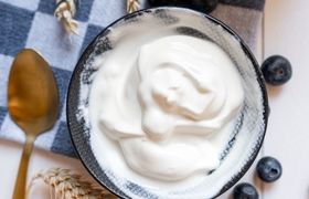 طرز تهیه ماست یونانی در خانه