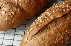 طرز تهیه نان چند غله سبوس‌ دار با مغزیجات