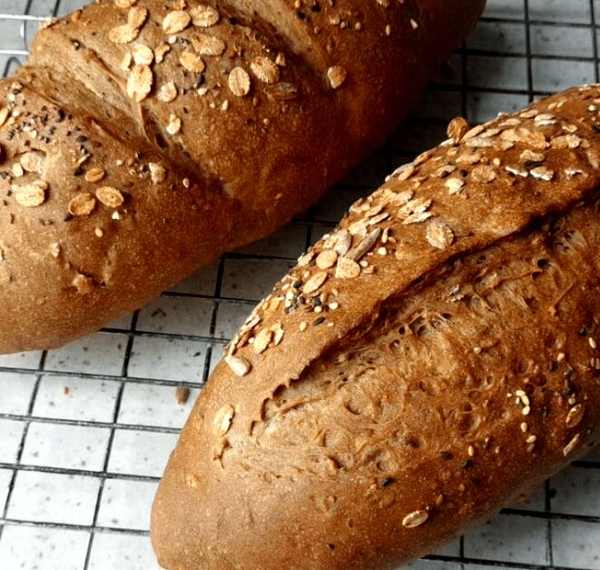 طرز تهیه نان چند غله سبوس‌ دار با مغزیجات