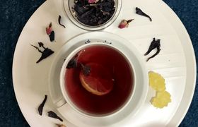 دمنوش لیموعمانی با گل‌گاوزبان و نبات، مناسب افطار