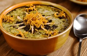 طرز تهیه آش گندم یزد؛ دستور پخت اصیل و خوشمزه یزدی‌ها