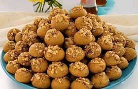 شیرینی پزی مخصوص عید ۱۴۰۴؛ طرز تهیه شیرینی گردویی با شکر قهوه‌ای