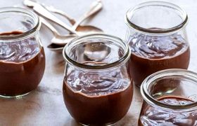 طرز تهیه فرنی شکلاتی؛ فرنی خوشمزه برای افطار