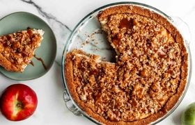 طرز تهیه کیک استروسل سیب؛ کیک خوشمزه کافی شاپی