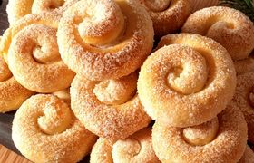 (ویدیو) طرز تهیه یک عصرانه خوشمزه فقط با آرد و تخم مرغ