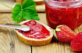 طرز تهیه مربای توت‌فرنگی کم شکر و خوش رنگ