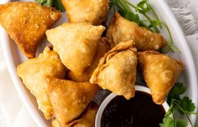 طرز تهیه سمبوسه پنیری؛ ساده و خوشمزه