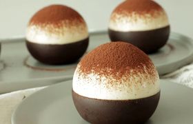 (ویدیو) طرز تهیه توپ شکلاتی تیرامیسو با کرم قهوه