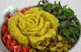 طرز تهیه پوره سیب زمینی با پیاز داغ و جعفری