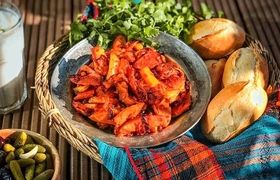 طرز تهیه سوسیس کاری؛ غذای خیابانی محبوب و خوشمزه آلمانی