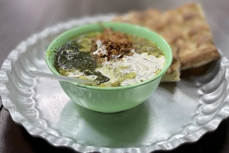 دستور پخت آش رشته با ماست و کشک؛ غذای سنتی شمالی با طعمی بی‌نظیر