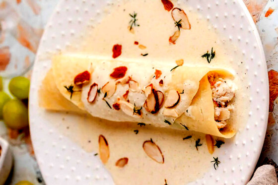 طرز تهیه کرپ مرغ و اسفناج با سس خامه‌ای