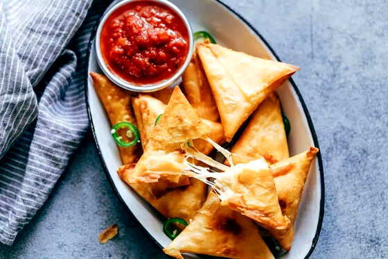 طرز تهیه سمبوسه پیتزایی با سوسیس